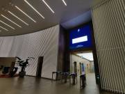 Hochhaus im Frankfurter Bahnhofsviertel setzt Maßstäbe: LED Screens mit Brandschutz im Einsatz